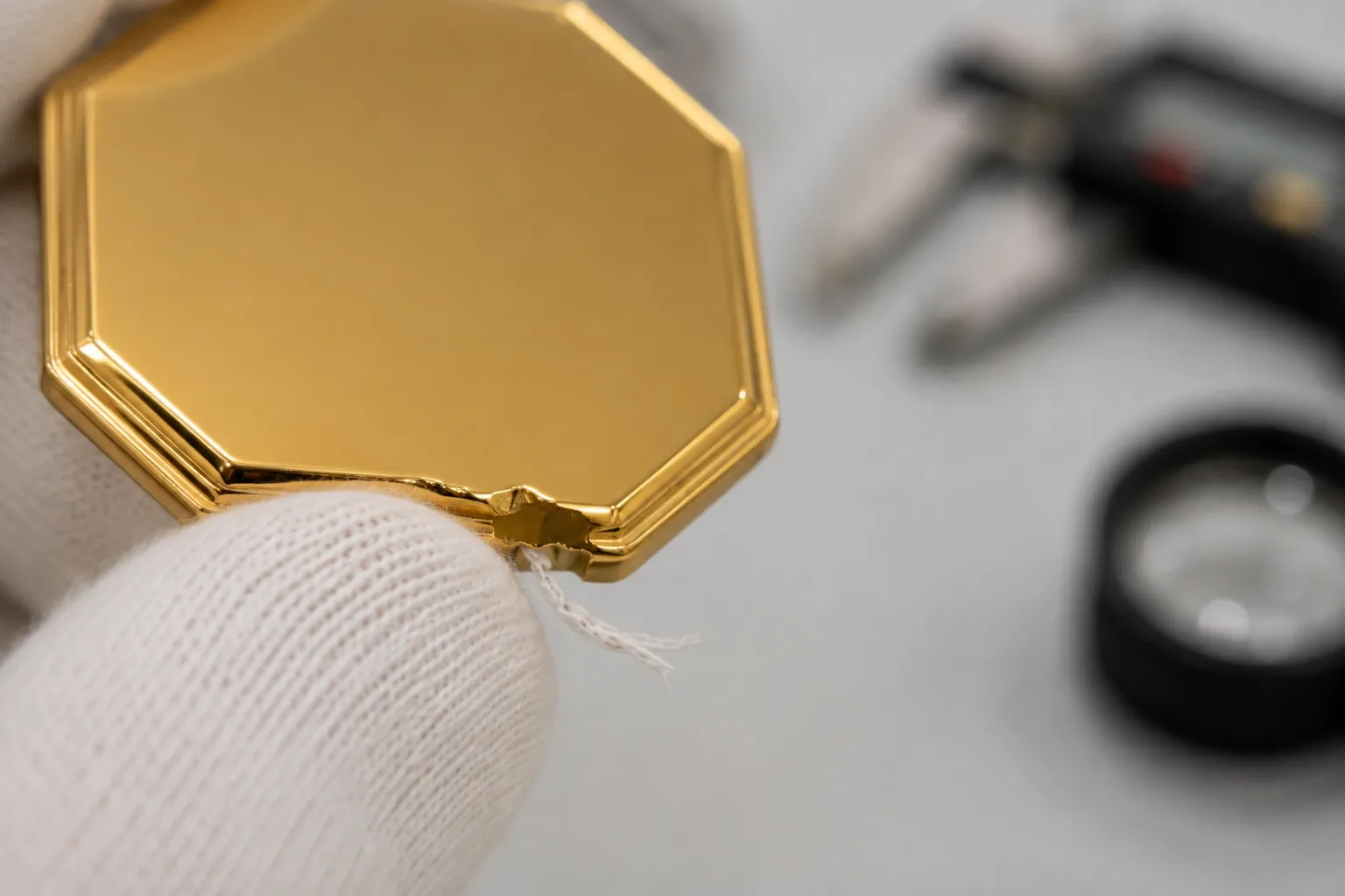 Critical — Torn, unfinished edge on a rim that sits against skin, pulling fibres out of an inspection glove — AQL 0, one in the sample rejects the lot